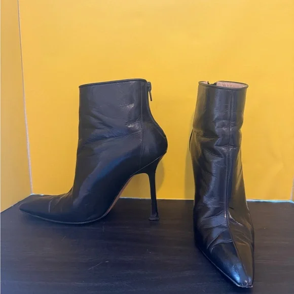 Manolo Blahnik Black Leather Ankle Boots 8/38 - Picture 2 of 6